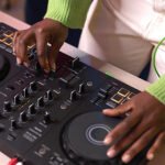 Pioneer DJ - Pack DDJ-FLX4 + Estuche de transporte plateado Walkasse - Imagen 11